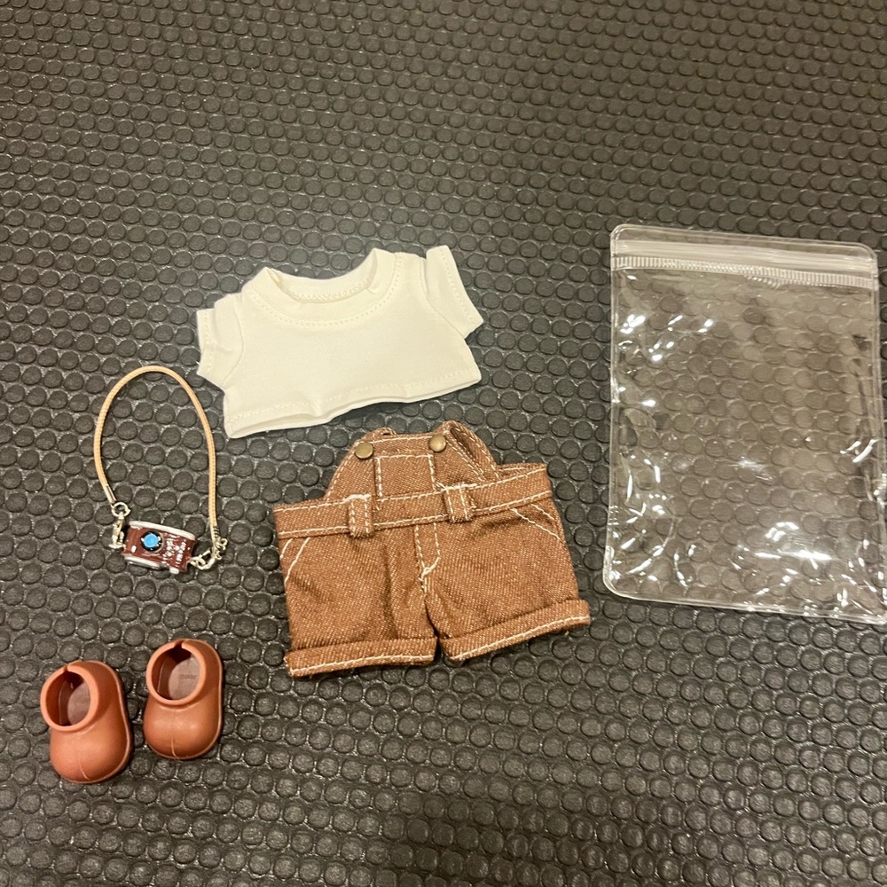 Labubu clothes camera man